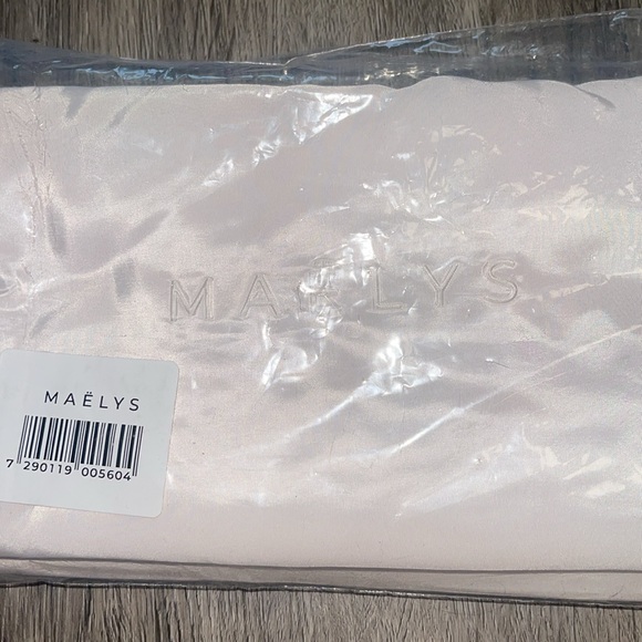 Maelys Cosmetic Travel Bag Case BNIP
For all your travel needs - Picture 3 of 10